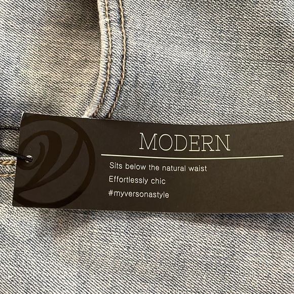 VERSONA NWT Jean Shorts Size 16 - Picture 9 of 10